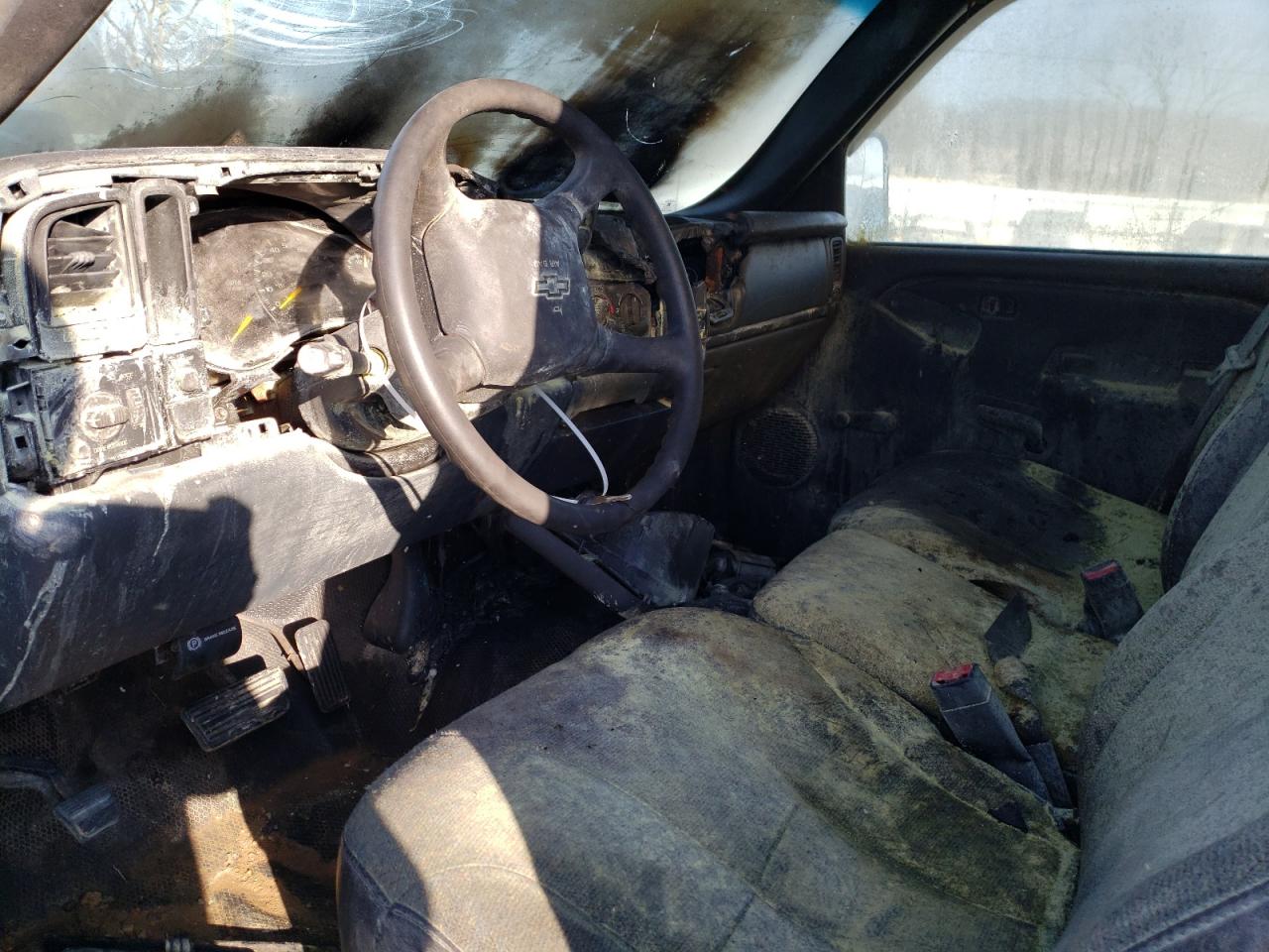 Photo 9 from auction – 2001 CHEVROLET SILVERADO with VIN 1GCEC14V21E267587