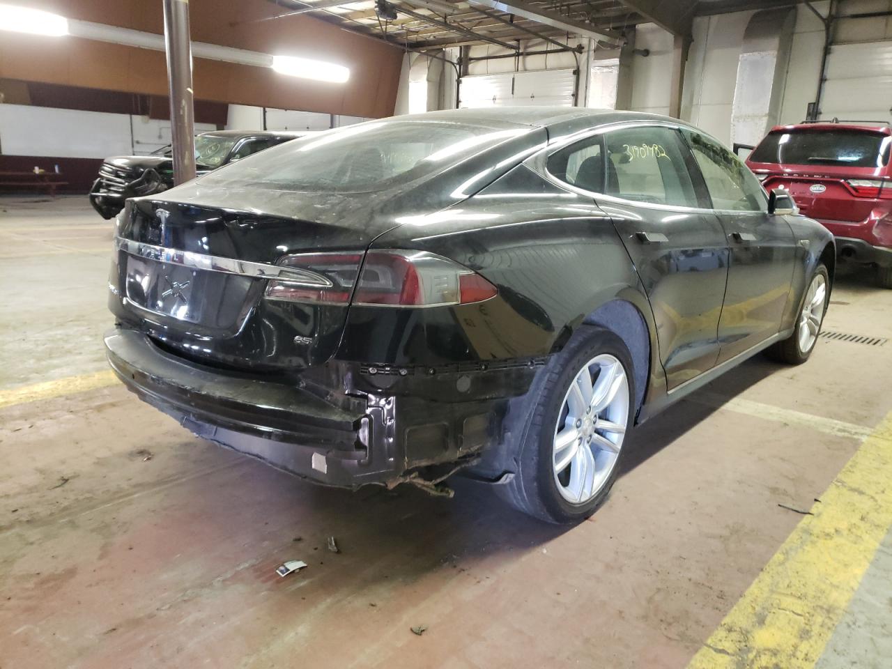 Photo 4 from auction – 2015 TESLA  with VIN 5YJSA1H13FFP74536