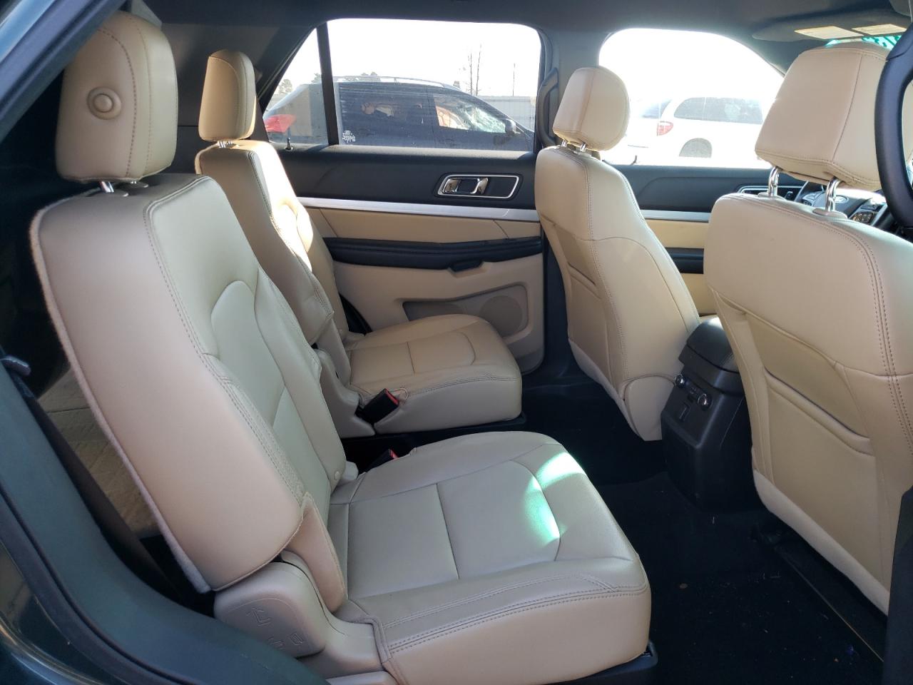 Photo 6 from auction – 2016 FORD EXPLORER X with VIN 1FM5K8D88GGC38402