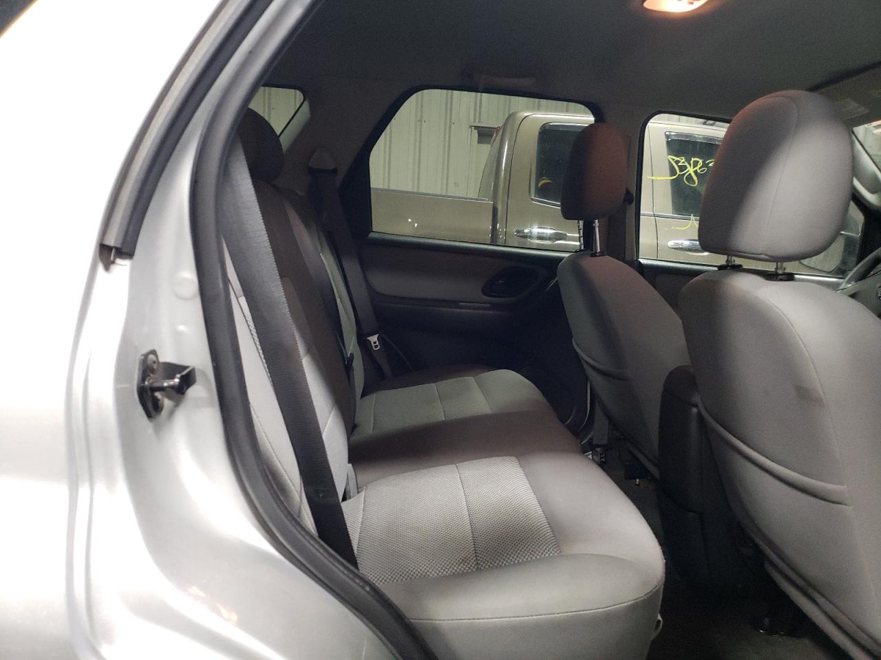 Photo 6 from auction – 2005 FORD ESCAPE XLT with VIN 1FMYU93115KD75399