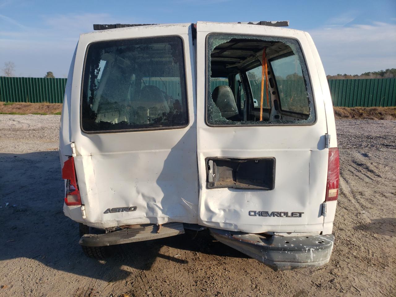 Photo 10 from auction – 2000 CHEVROLET ASTRO with VIN 1GCDM19W1YB179782