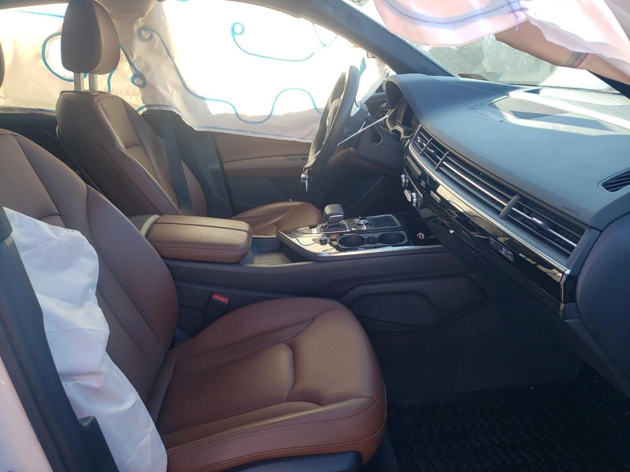 Photo 5 from auction – 2019 AUDI Q7 PREMIUM with VIN WA1LAAF79KD009760