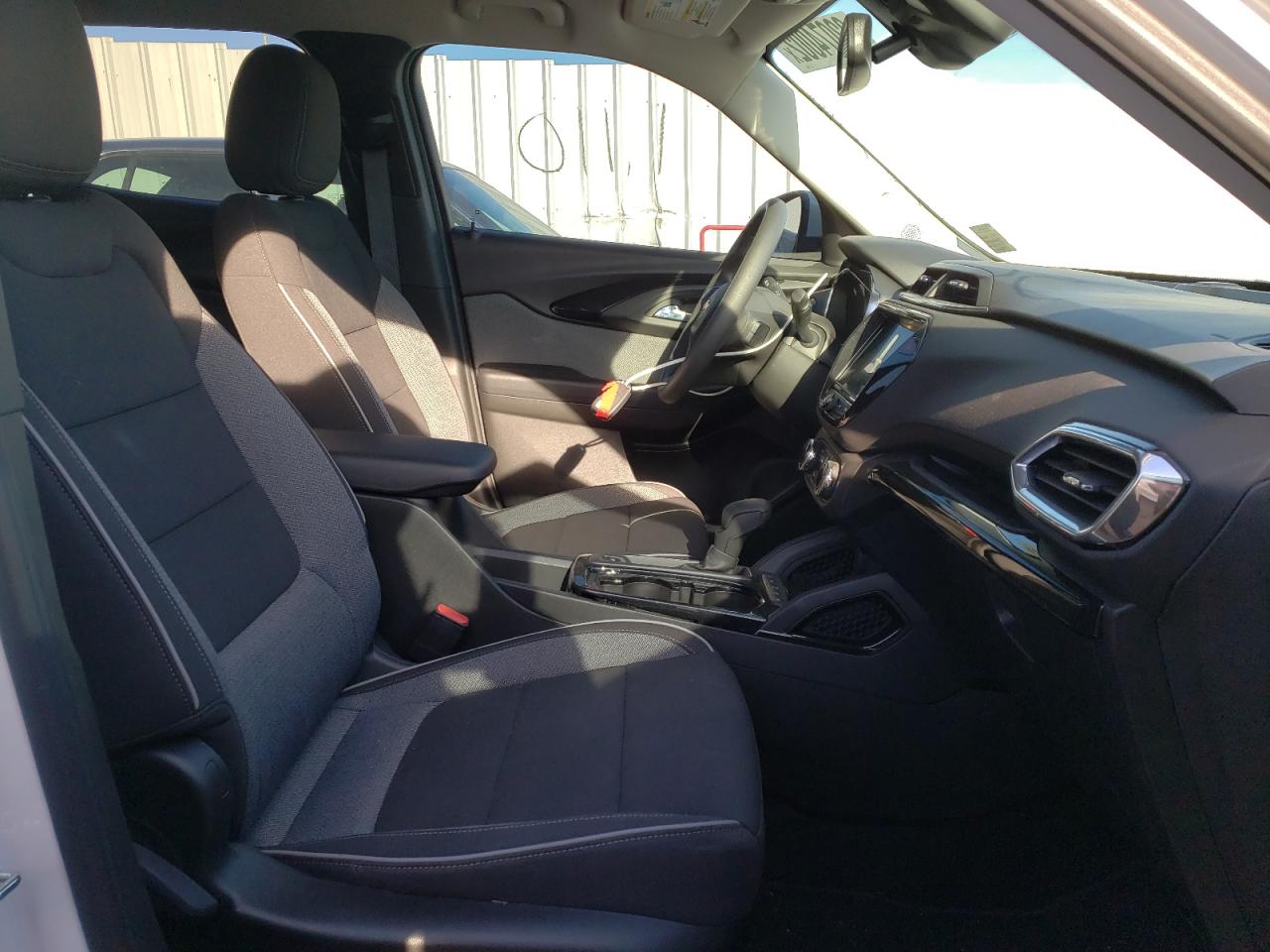 Photo 5 from auction – 2021 CHEVROLET TRAILBLAZE with VIN KL79MPSLXMB153987