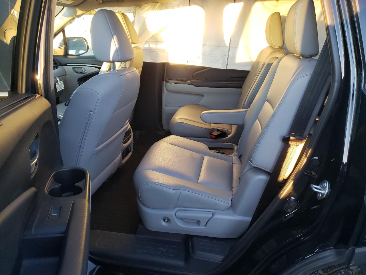 Photo 6 from auction – 2019 HONDA PILOT TOUR with VIN 5FNYF6H63KB012516