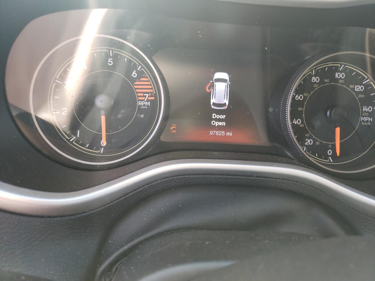 Photo 8 from auction – 2018 JEEP CHEROKEE L with VIN 1C4PJLDB6JD519556