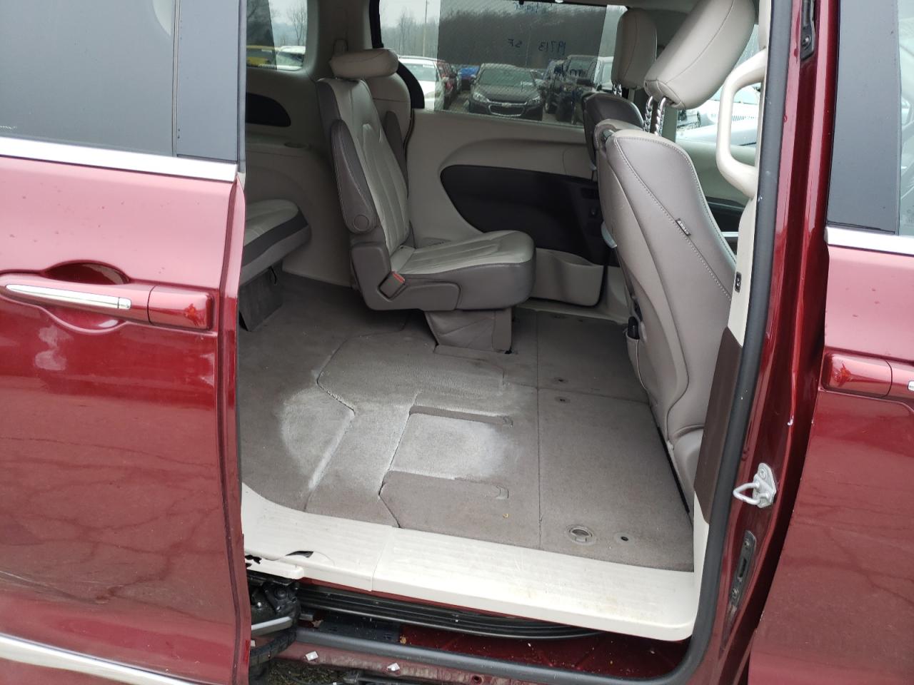 Photo 6 from auction – 2017 CHRYSLER PACIFICA T with VIN 2C4RC1EGXHR578926