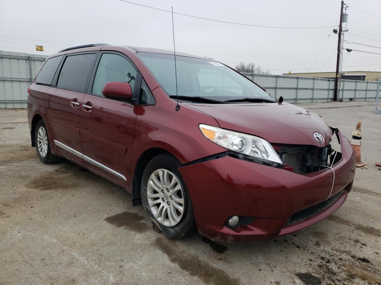 Photo 1 from auction – 2014 TOYOTA SIENNA XLE with VIN 5TDYK3DC8ES495247