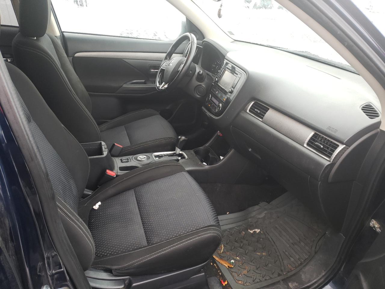 Photo 5 from auction – 2016 MITSUBISHI OUTLANDER with VIN JA4AZ3A32GZ000666