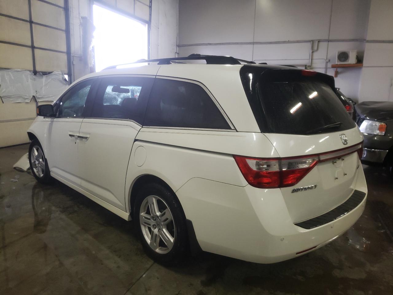 Photo 3 from auction – 2012 HONDA ODYSSEY TO with VIN 5FNRL5H99CB012815