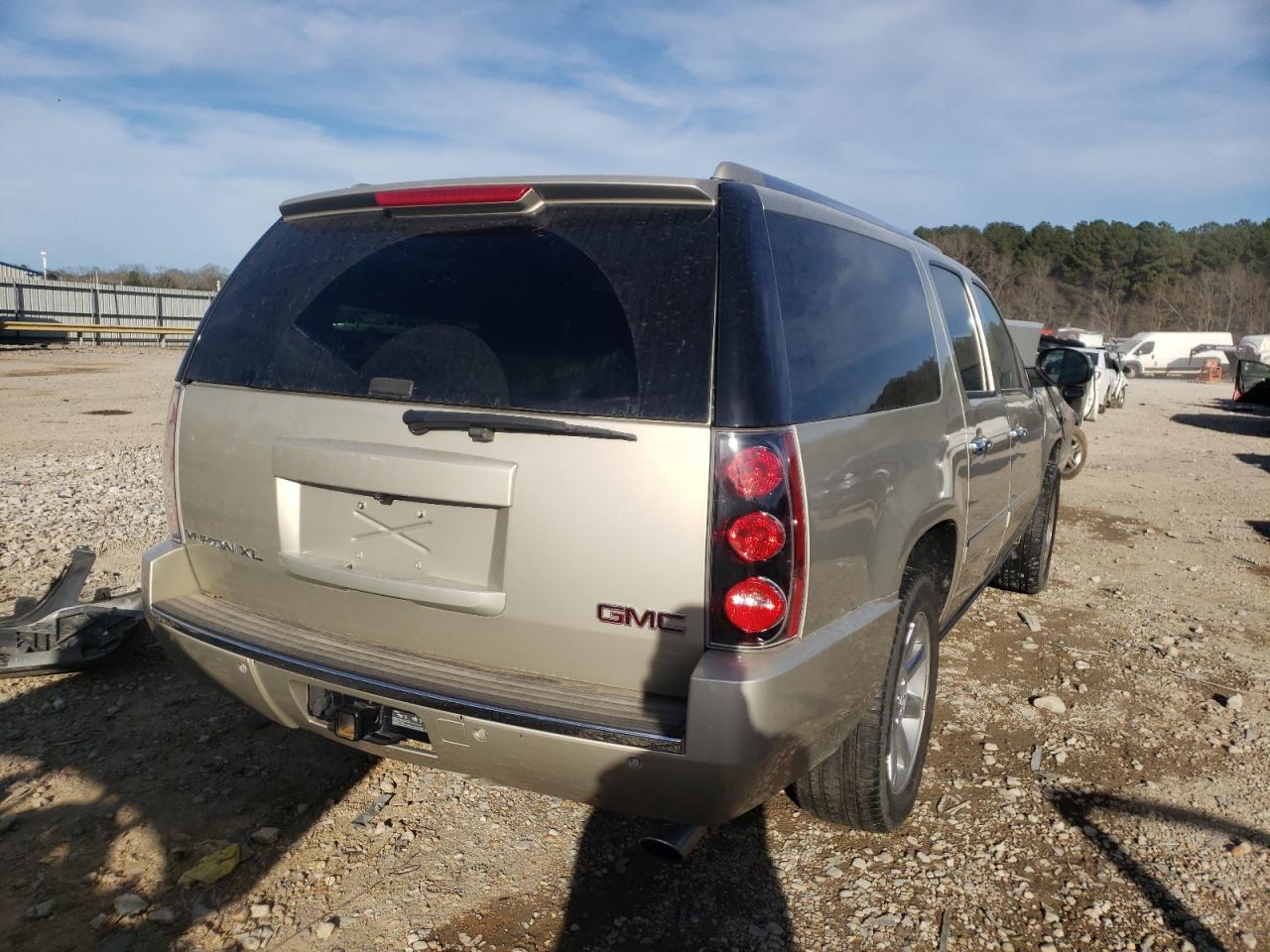 Photo 4 from auction – 2013 GMC YUKON XL D with VIN 1GKS2MEF7DR187475