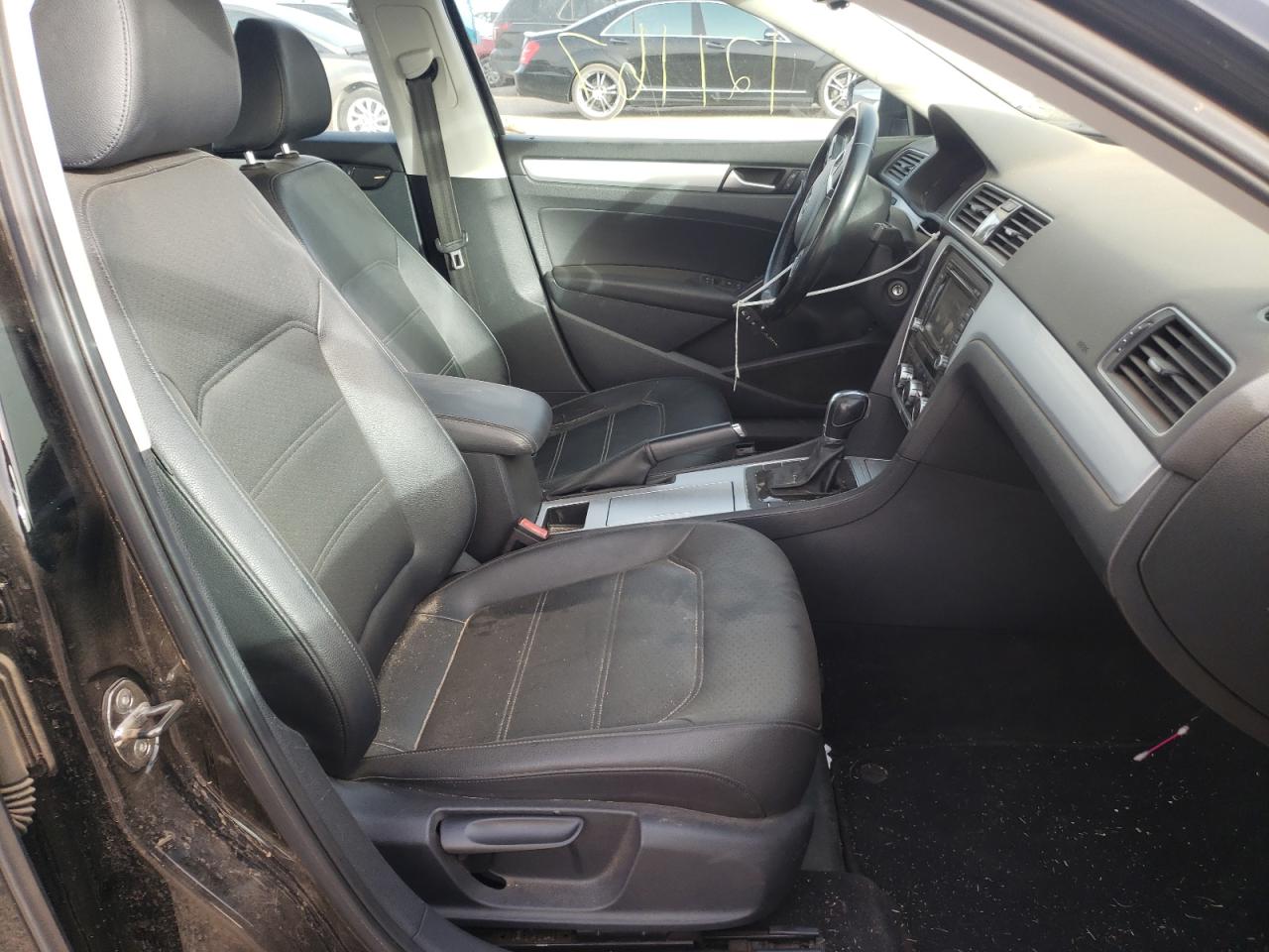 Photo 5 from auction – 2012 VOLKSWAGEN PASSAT SE with VIN 1VWBP7A31CC074937