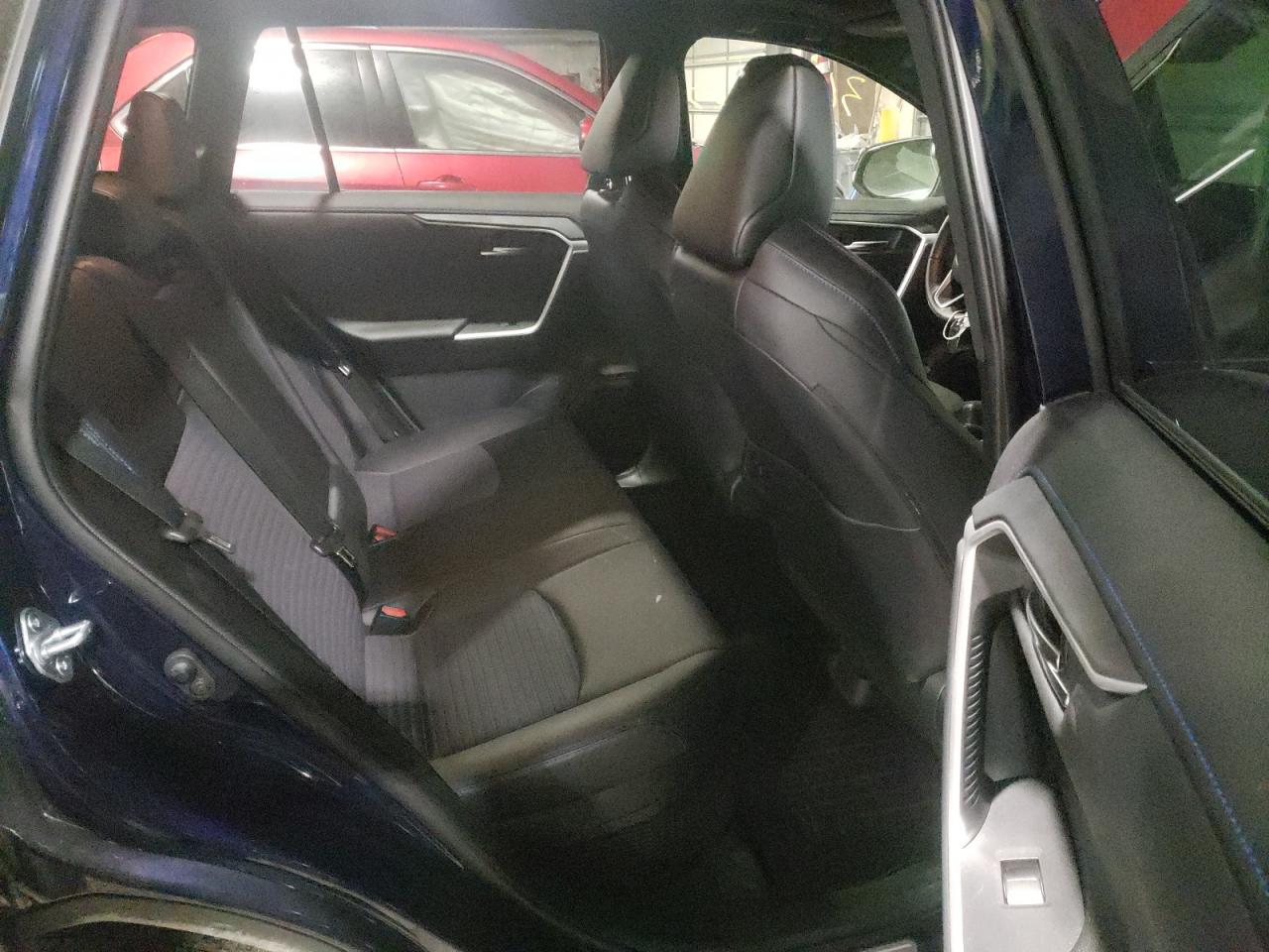 Photo 6 from auction – 2020 TOYOTA RAV4 XSE with VIN JTMEWRFV6LD533382
