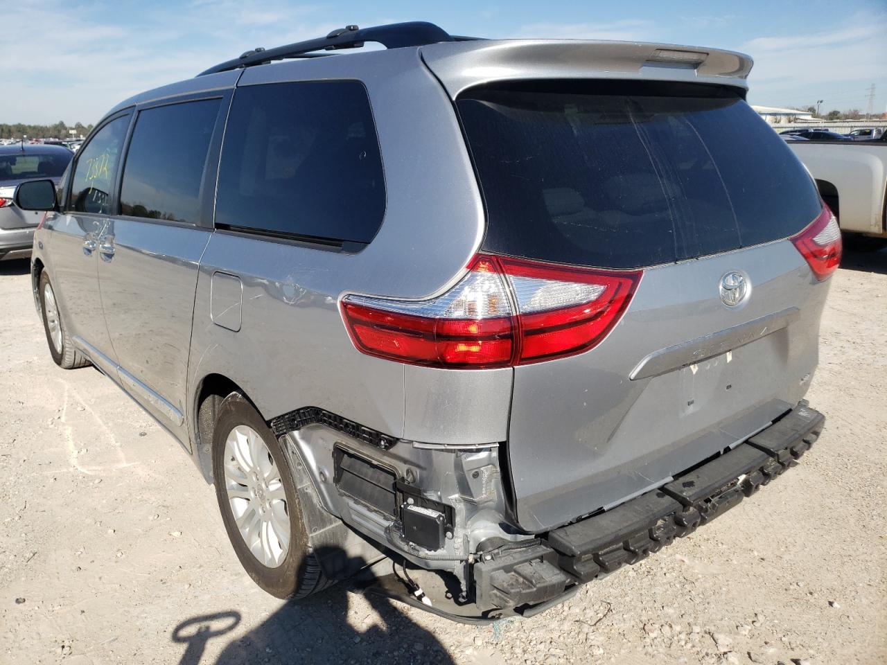 Photo 3 from auction – 2015 TOYOTA SIENNA XLE with VIN 5TDYK3DC2FS658556