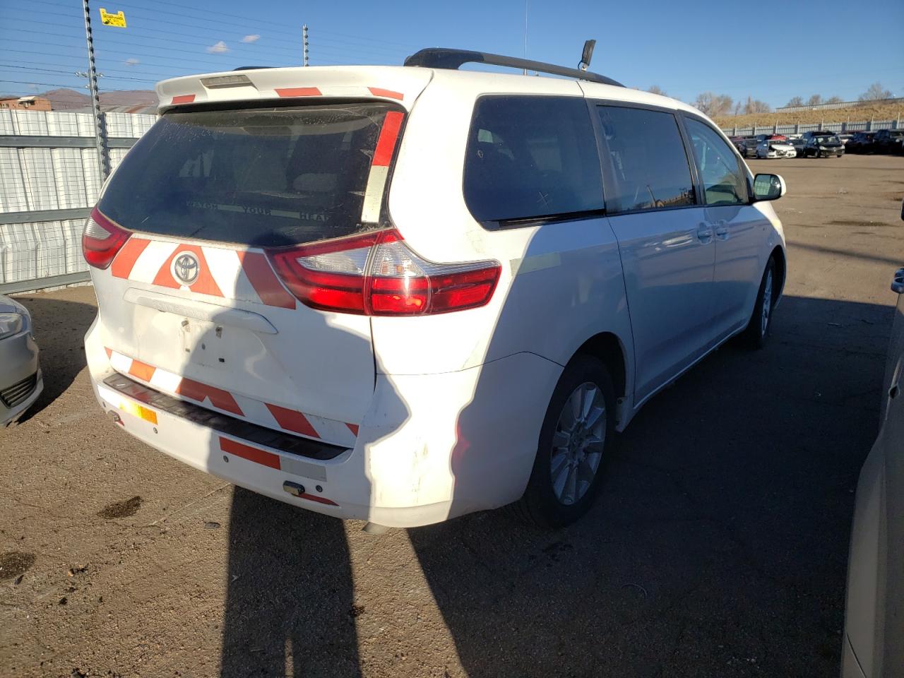 Photo 4 from auction – 2017 TOYOTA SIENNA LE with VIN 5TDJZ3DC8HS163083