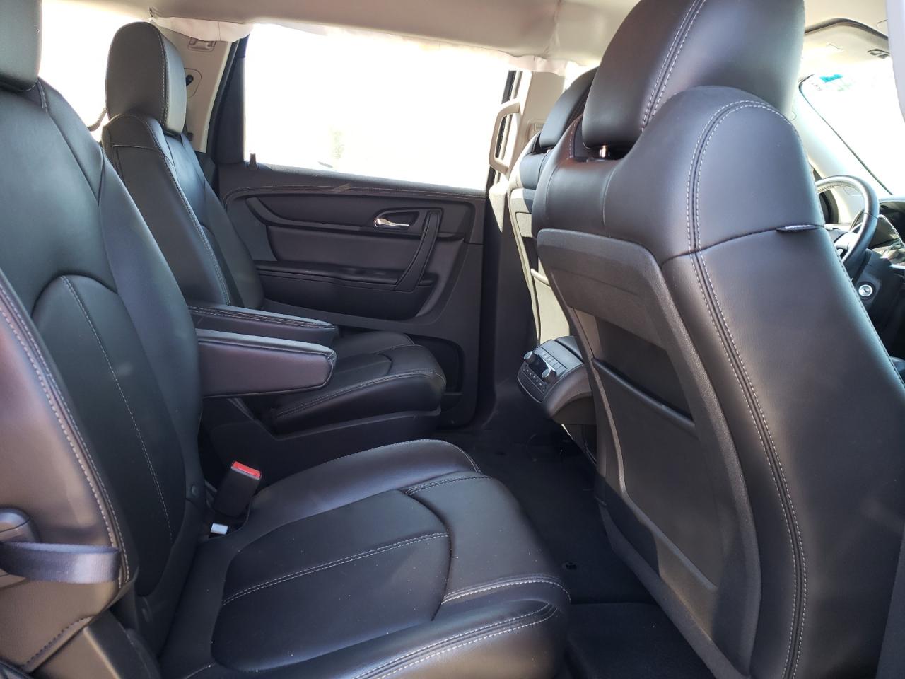 Photo 6 from auction – 2016 CHEVROLET TRAVERSE L with VIN 1GNKRHKD2GJ157568
