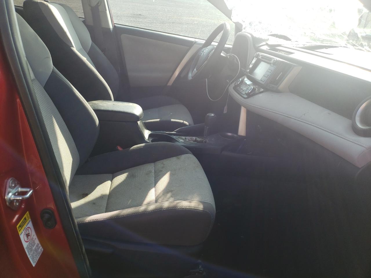 Photo 5 from auction – 2015 TOYOTA RAV4 XLE with VIN 2T3WFREV2FW160094