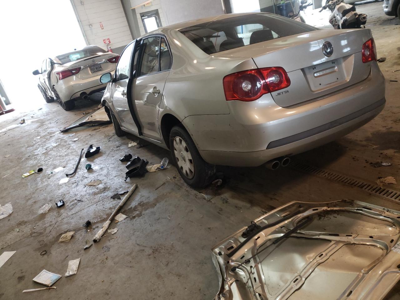 Photo 3 from auction – 2006 VOLKSWAGEN JETTA VALU with VIN 3VWPF71K16M802968