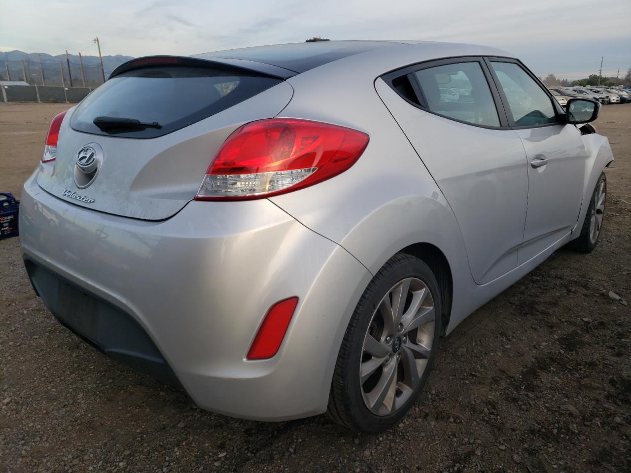Photo 4 from auction – 2016 HYUNDAI VELOSTER with VIN KMHTC6AD6GU288162