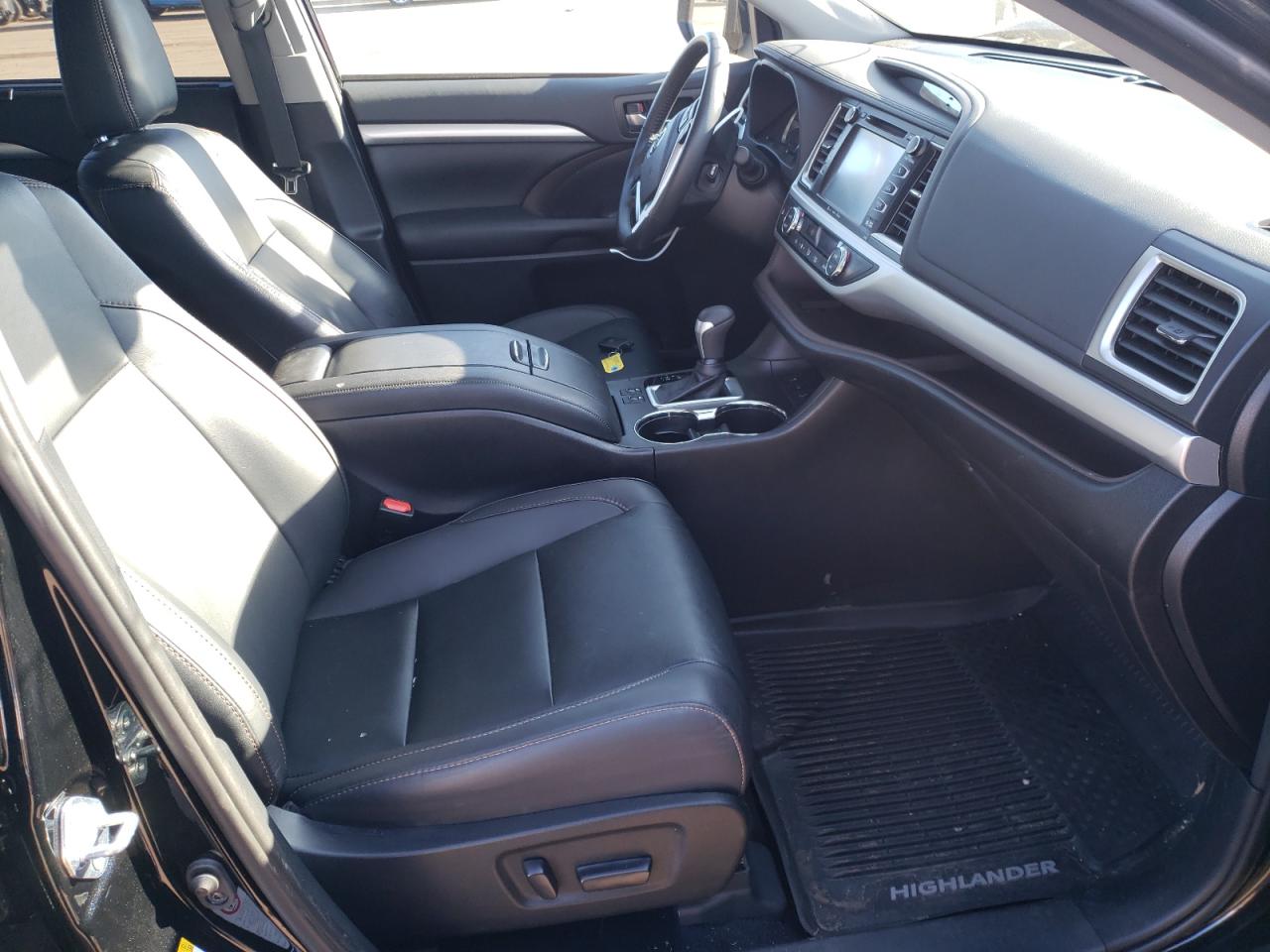Photo 5 from auction – 2019 TOYOTA HIGHLANDER with VIN 5TDJZRFH0KS629933
