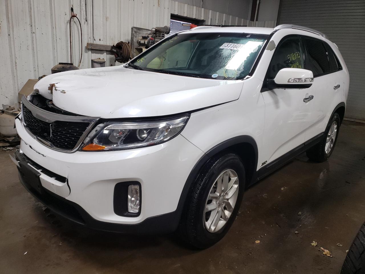 Photo 2 from auction – 2014 KIA SORENTO LX with VIN 5XYKTCA64EG442866