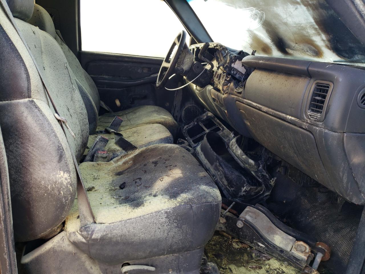 Photo 5 from auction – 2001 CHEVROLET SILVERADO with VIN 1GCEC14V21E267587