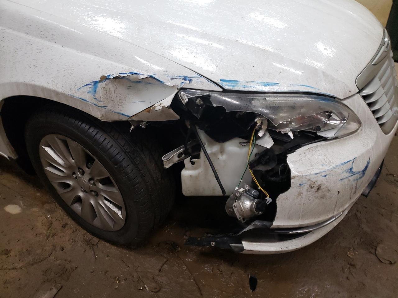 Photo 9 from auction – 2014 CHRYSLER 200 LX with VIN 1C3CCBABXEN229347