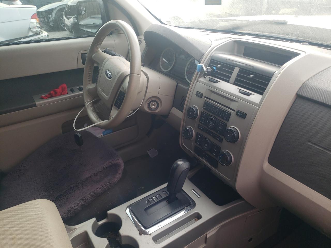 Photo 9 from auction – 2010 FORD ESCAPE XLT with VIN 1FMCU0D77AKB28567
