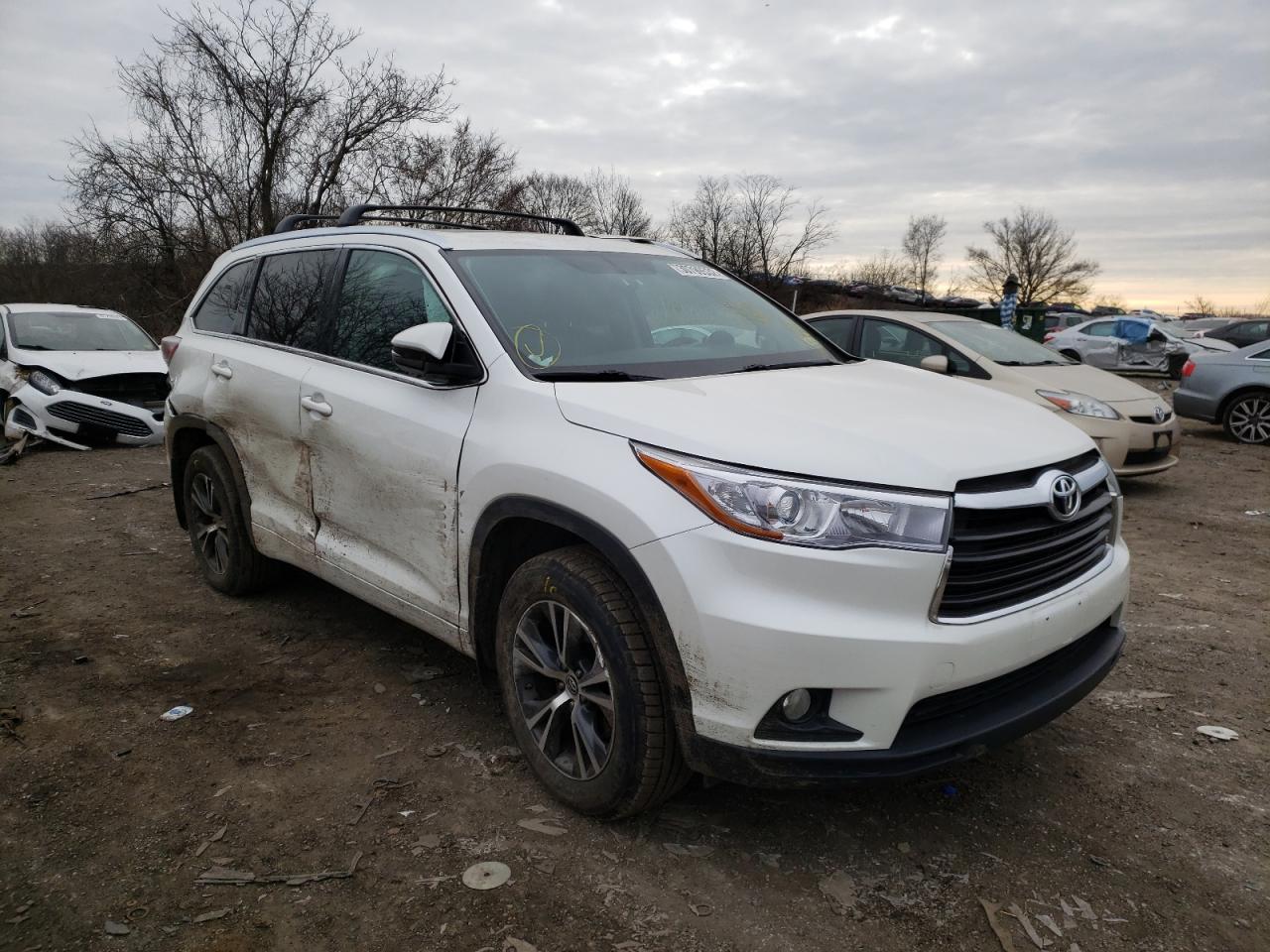 TOYOTA HIGHLANDER 2016 with VIN 5TDJKRFH3GS267818 - Photo from auction