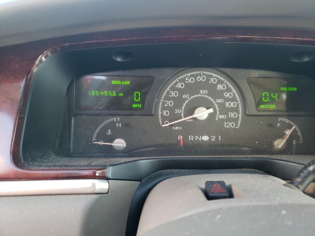 Photo 8 from auction – 2003 LINCOLN TOWN CAR C with VIN 1LNHM83W23Y616032