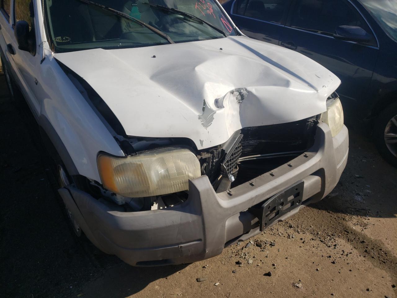 Photo 9 from auction – 2001 FORD ESCAPE XLT with VIN 1FMYU03161KB41636