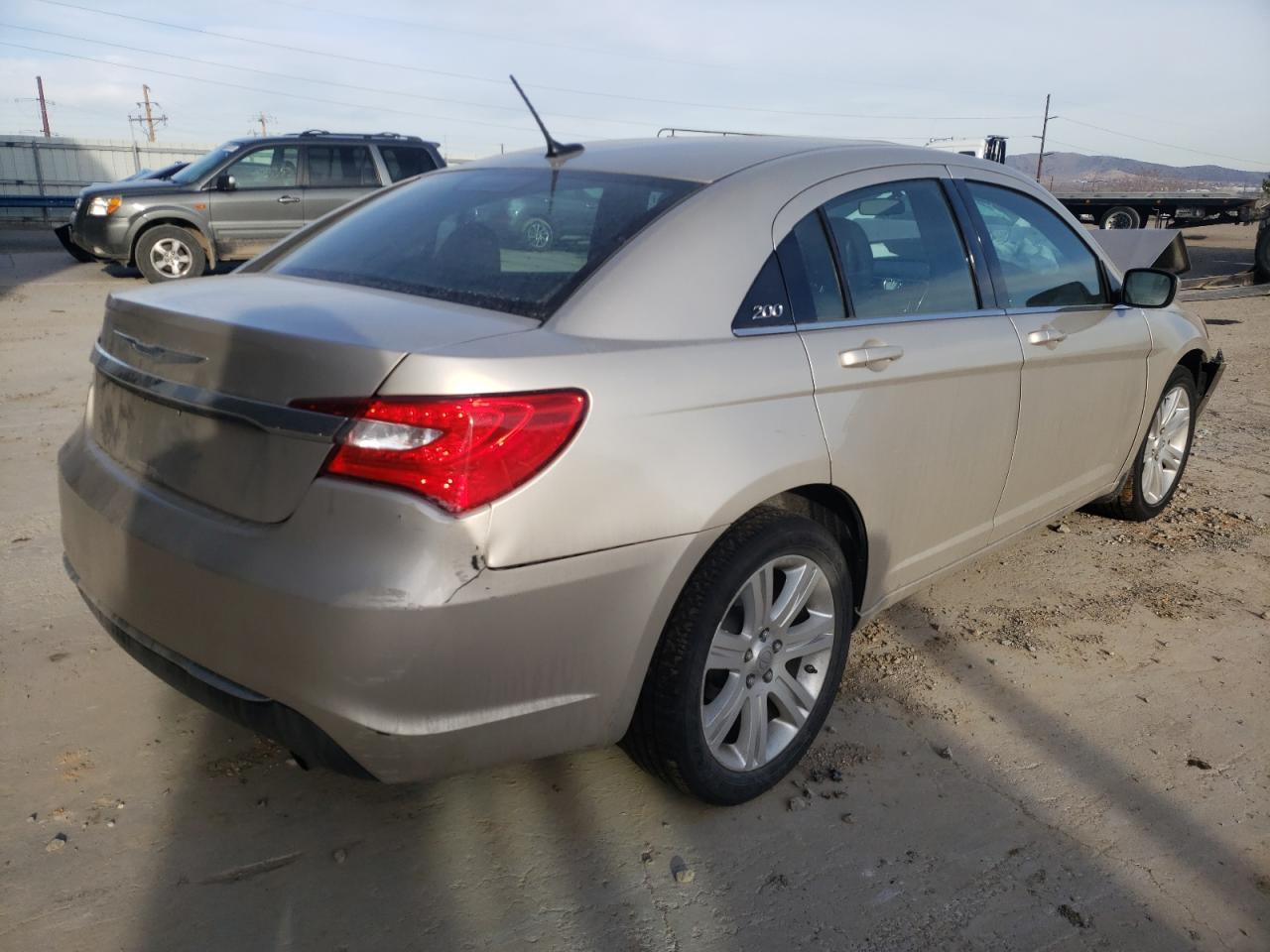 Photo 4 from auction – 2013 CHRYSLER 200 LX with VIN 1C3CCBAB1DN671965