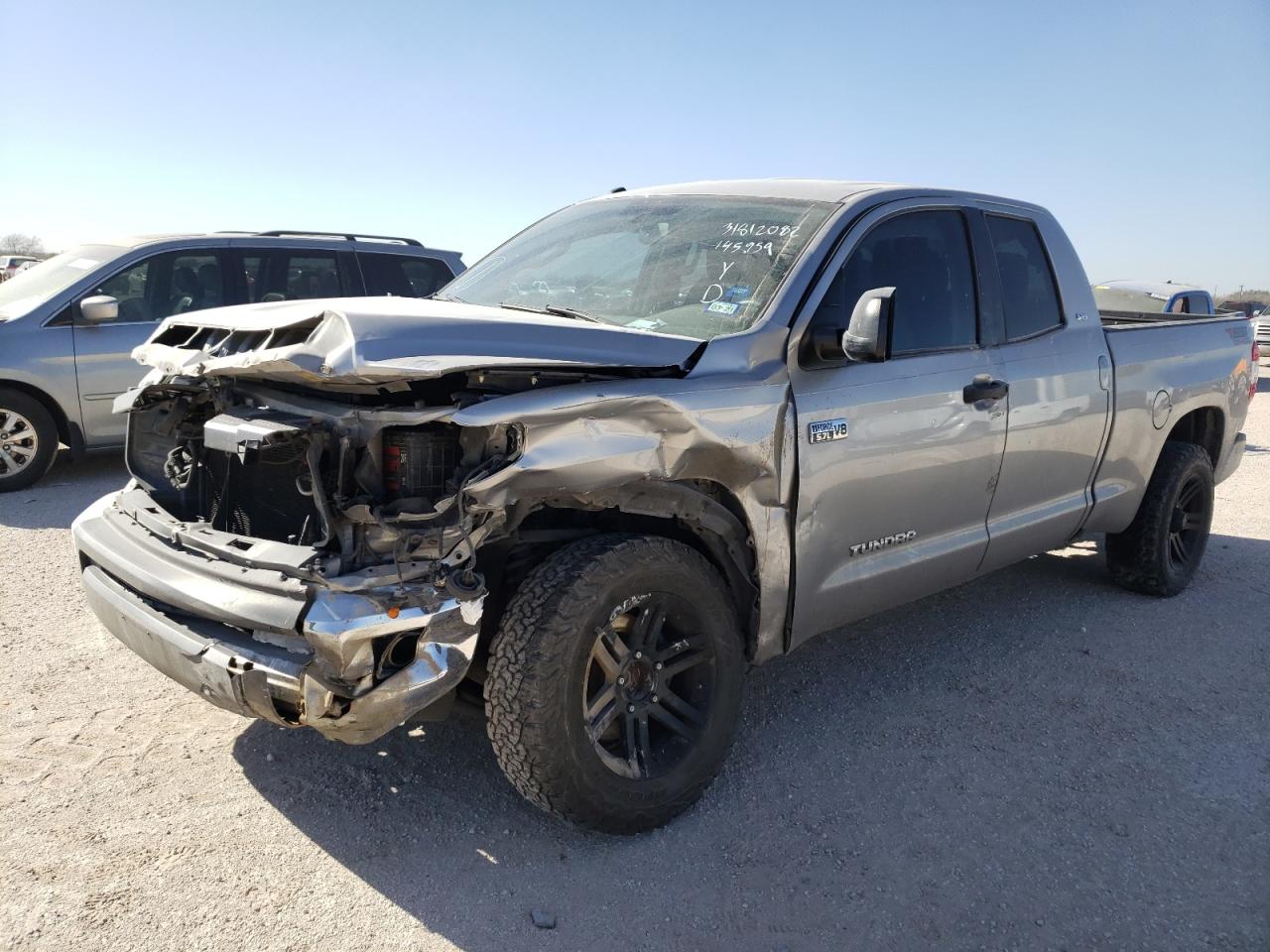 Photo 2 from auction – 2015 TOYOTA TUNDRA DOU with VIN 5TFRY5F19FX177983