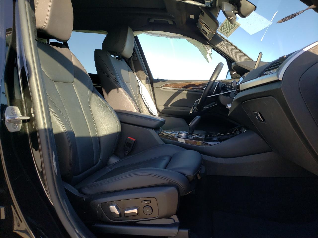 Photo 5 from auction – 2018 BMW X3 XDRIVE3 with VIN 5UXTR9C53JLD65143