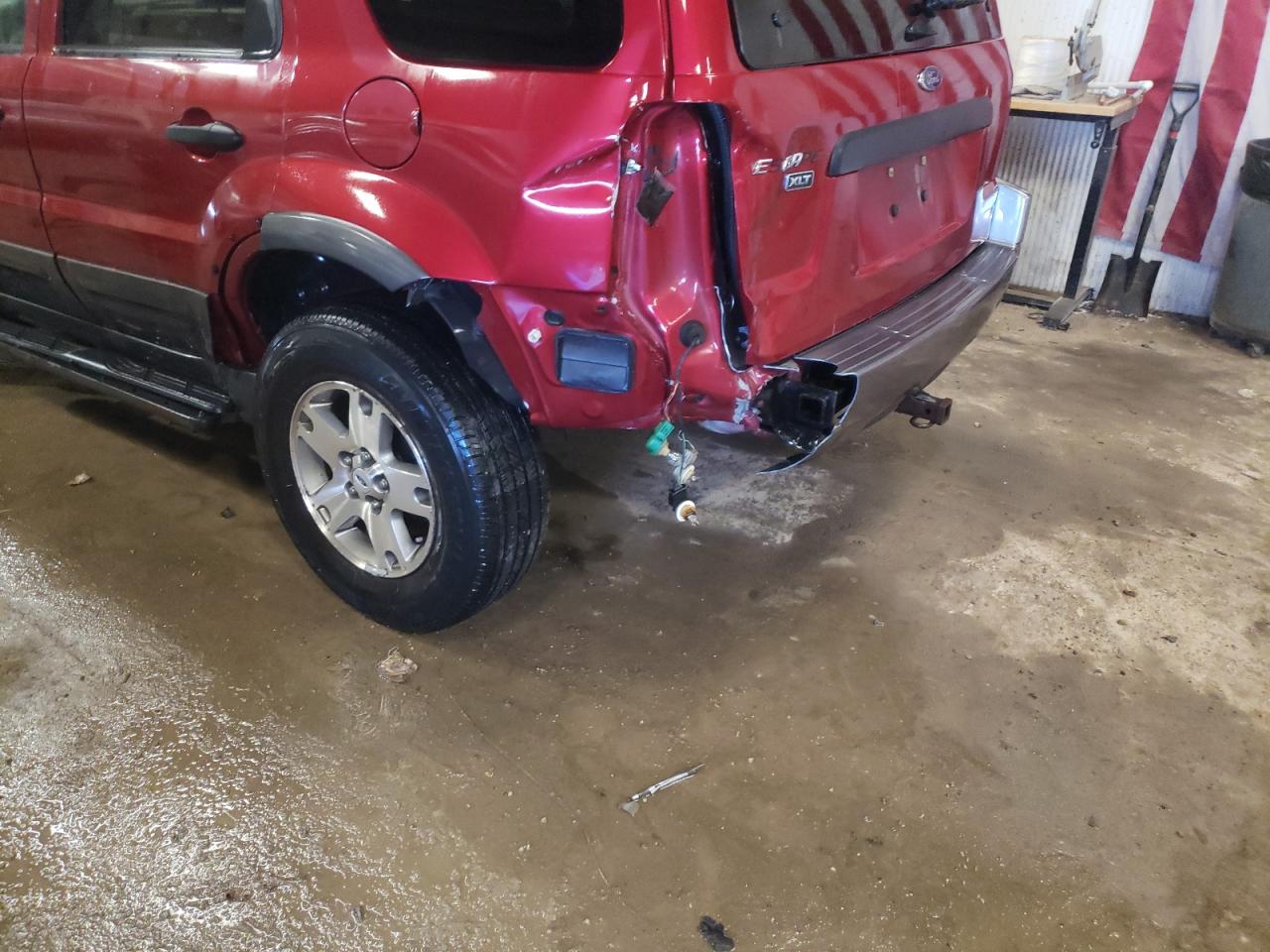 Photo 9 from auction – 2004 FORD ESCAPE XLT with VIN 1FMCU93174KB23178