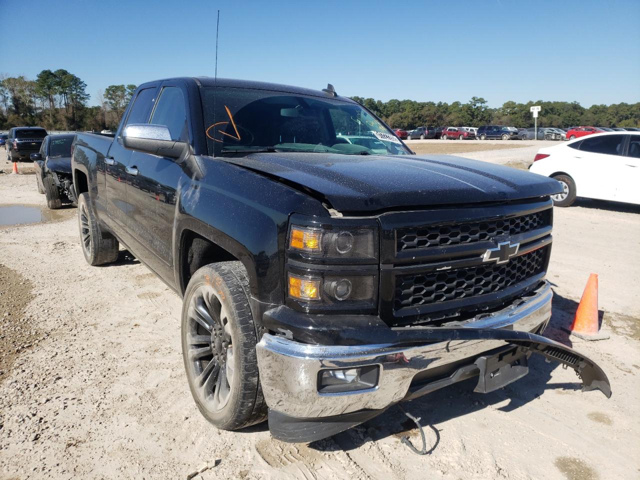 CHEVROLET SILVERADO 2015 with VIN 1GCRCREC8FZ176627 - Photo from auction
