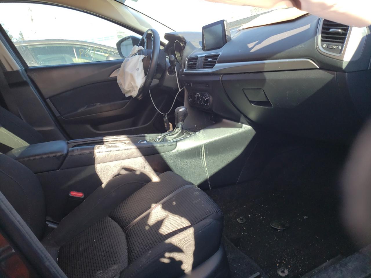Photo 5 from auction – 2018 MAZDA 3 TOURING with VIN 3MZBN1L76JM232994
