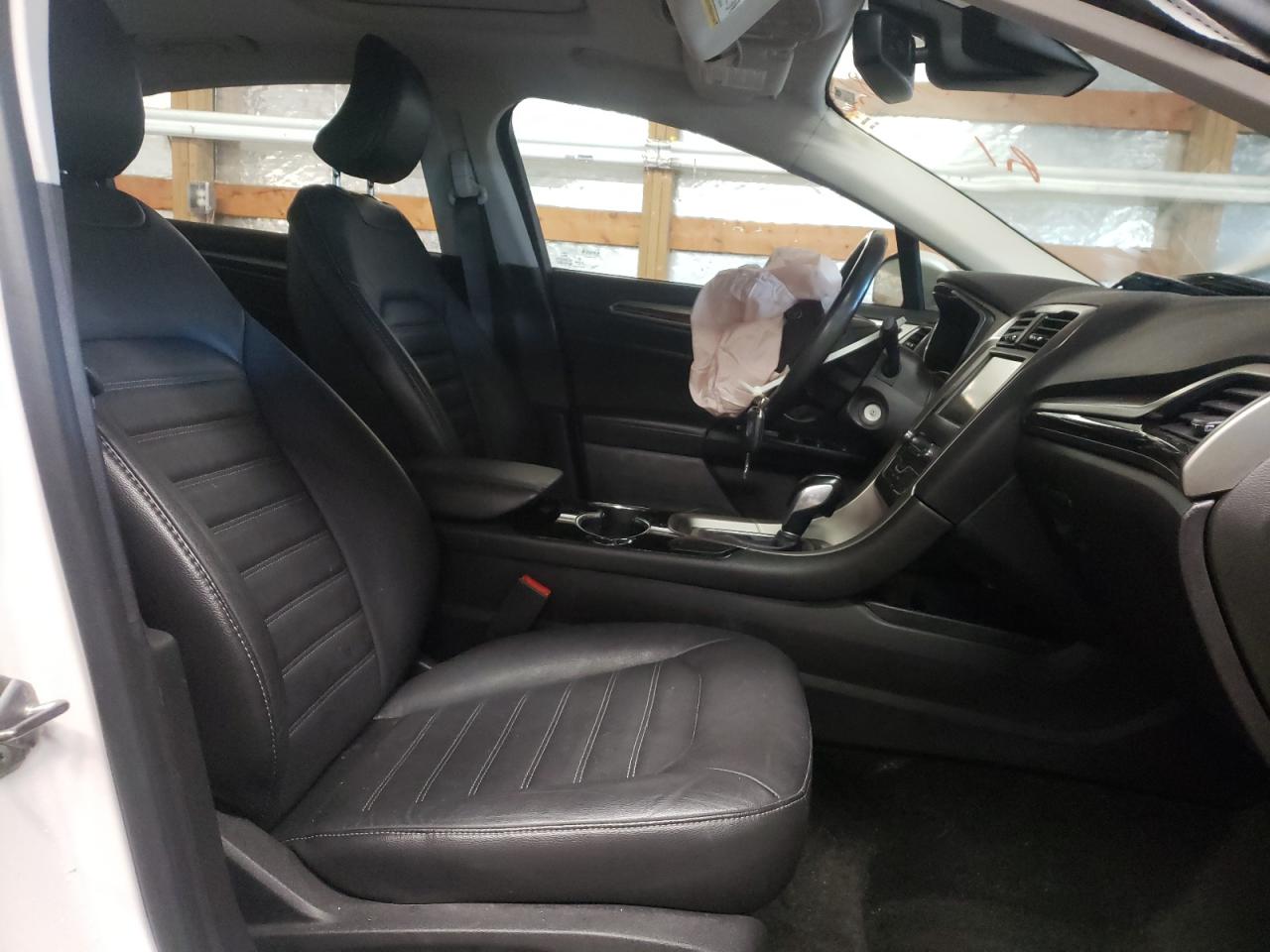 Photo 5 from auction – 2016 FORD FUSION SE with VIN 3FA6P0HD5GR340127