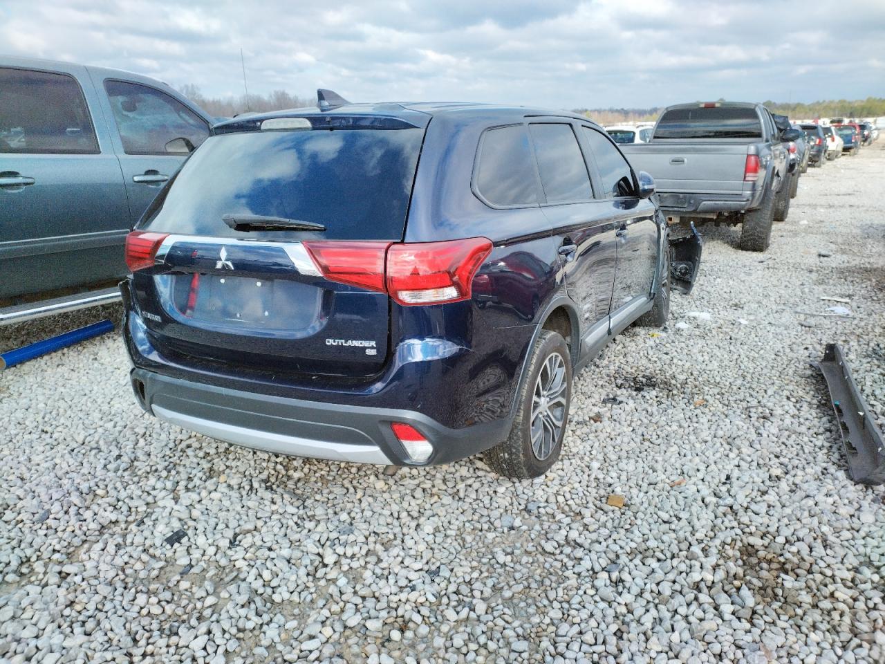 Photo 4 from auction – 2017 MITSUBISHI OUTLANDER with VIN JA4AD3A35HZ023682