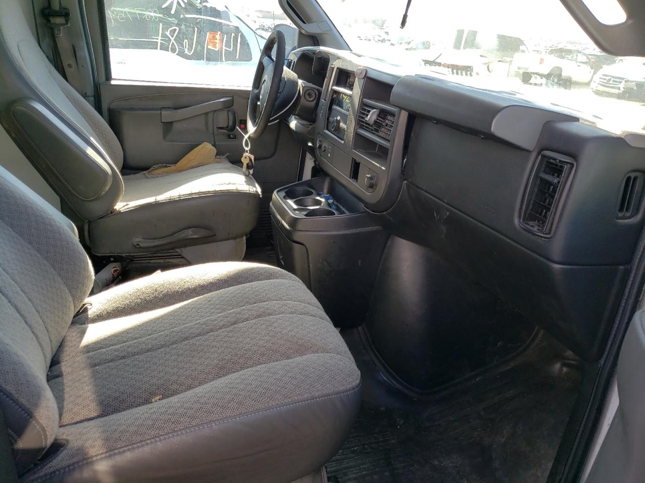 Photo 5 from auction – 2016 GMC SAVANA G25 with VIN 1GTW7AFF5G1323505