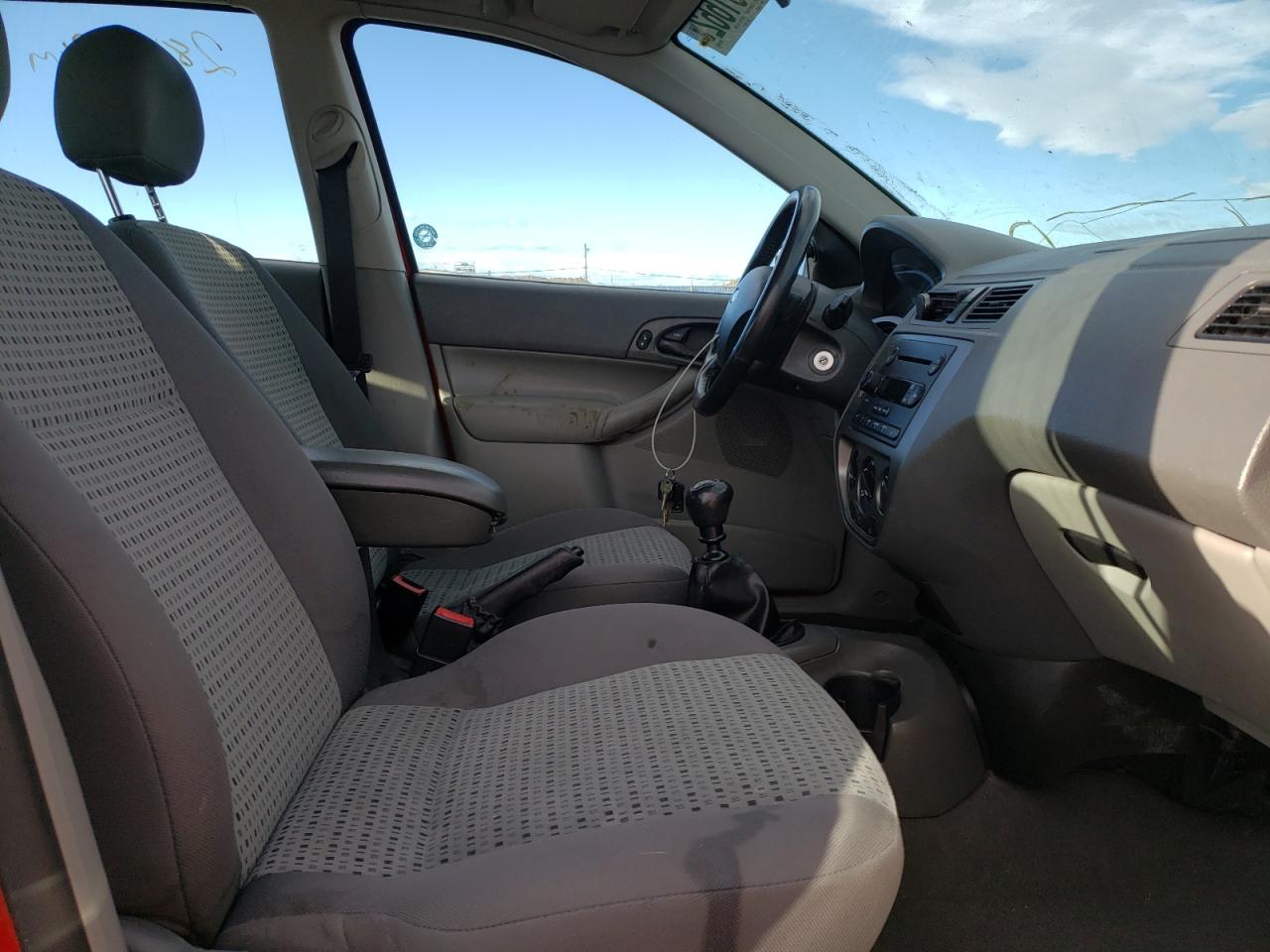 Photo 5 from auction – 2005 FORD FOCUS ZXW with VIN 1FAFP36N65W297621