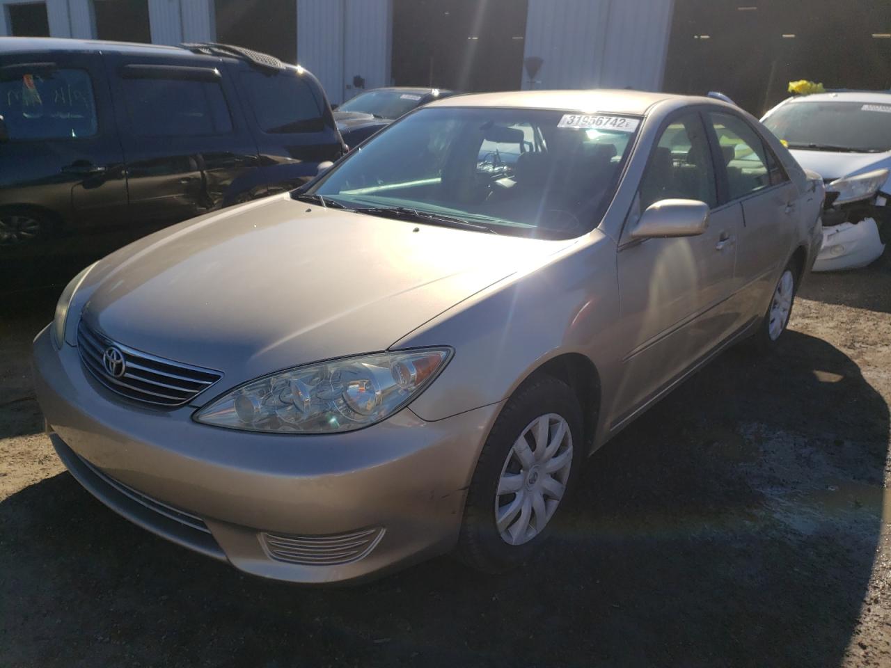 Photo 2 from auction – 2005 TOYOTA CAMRY LE with VIN 4T1BE32K95U022441