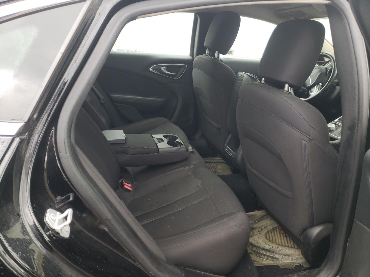 Photo 6 from auction – 2015 CHRYSLER 200 LIMITE with VIN 1C3CCCAB1FN692114