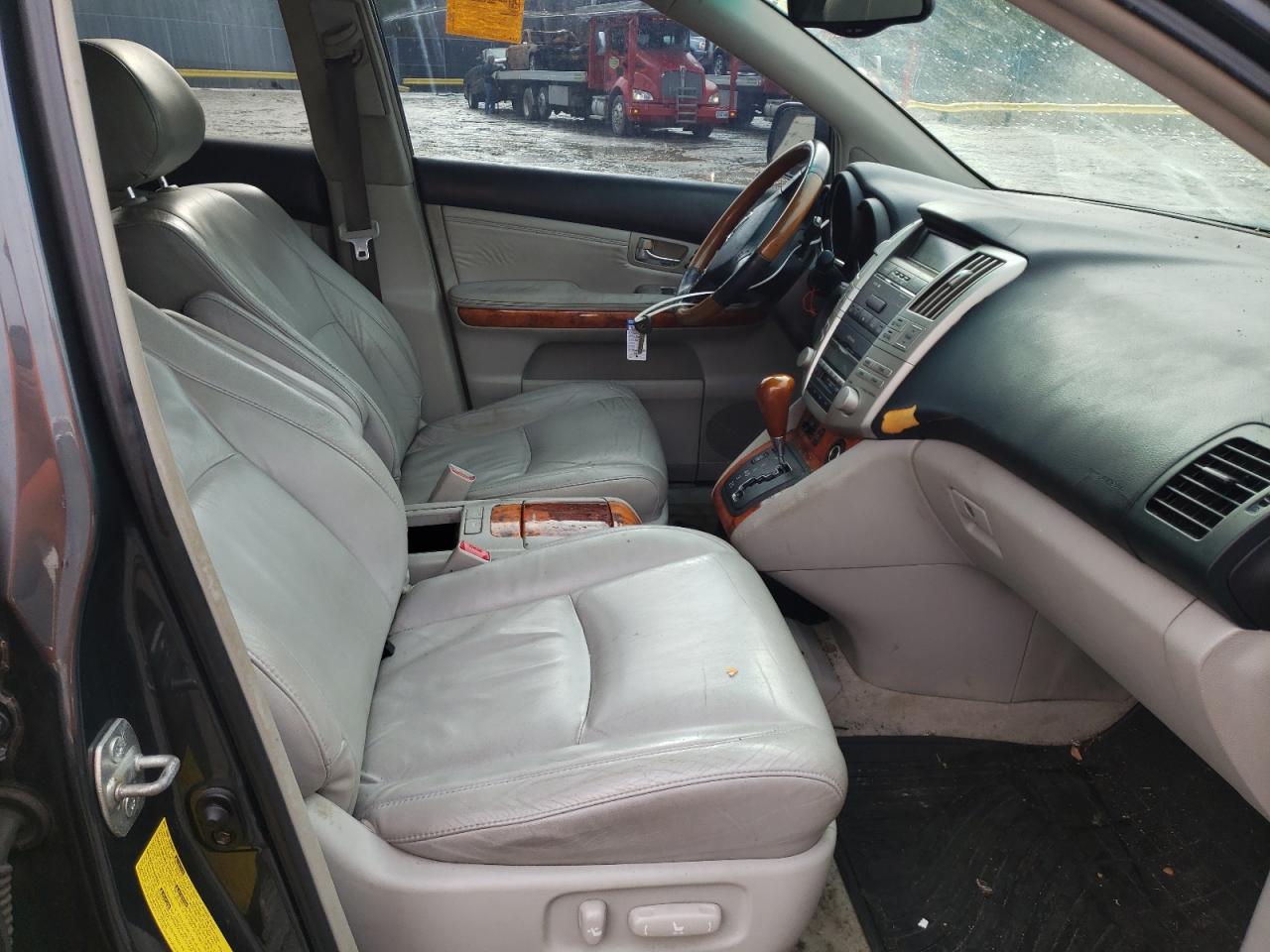 Photo 5 from auction – 2005 LEXUS RX 330 with VIN 2T2HA31U55C073876