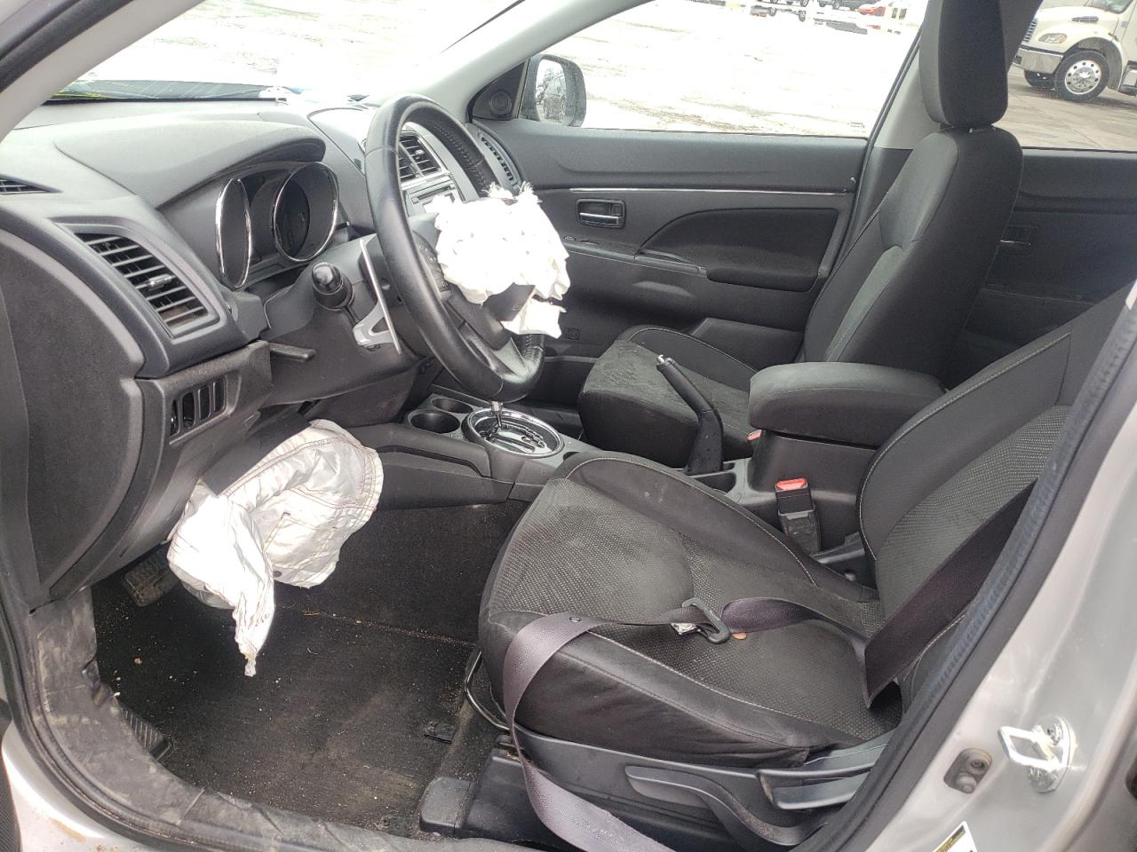 Foto 5 de la subasta – 2015 MITSUBISHI OUTLANDER con VIN 4A4AP4AU3FE021681