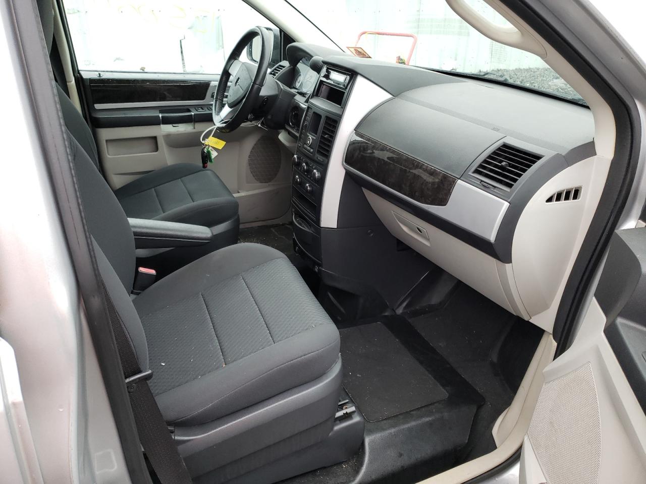 Photo 5 from auction – 2010 DODGE GRAND CARA with VIN 2D4RN5D1XAR434557