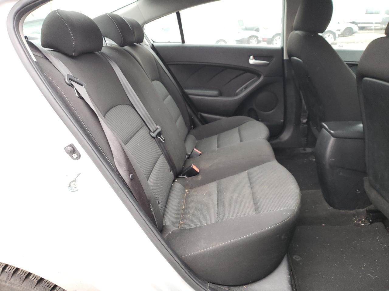Photo 6 from auction – 2017 KIA FORTE LX with VIN 3KPFK4A71HE119170
