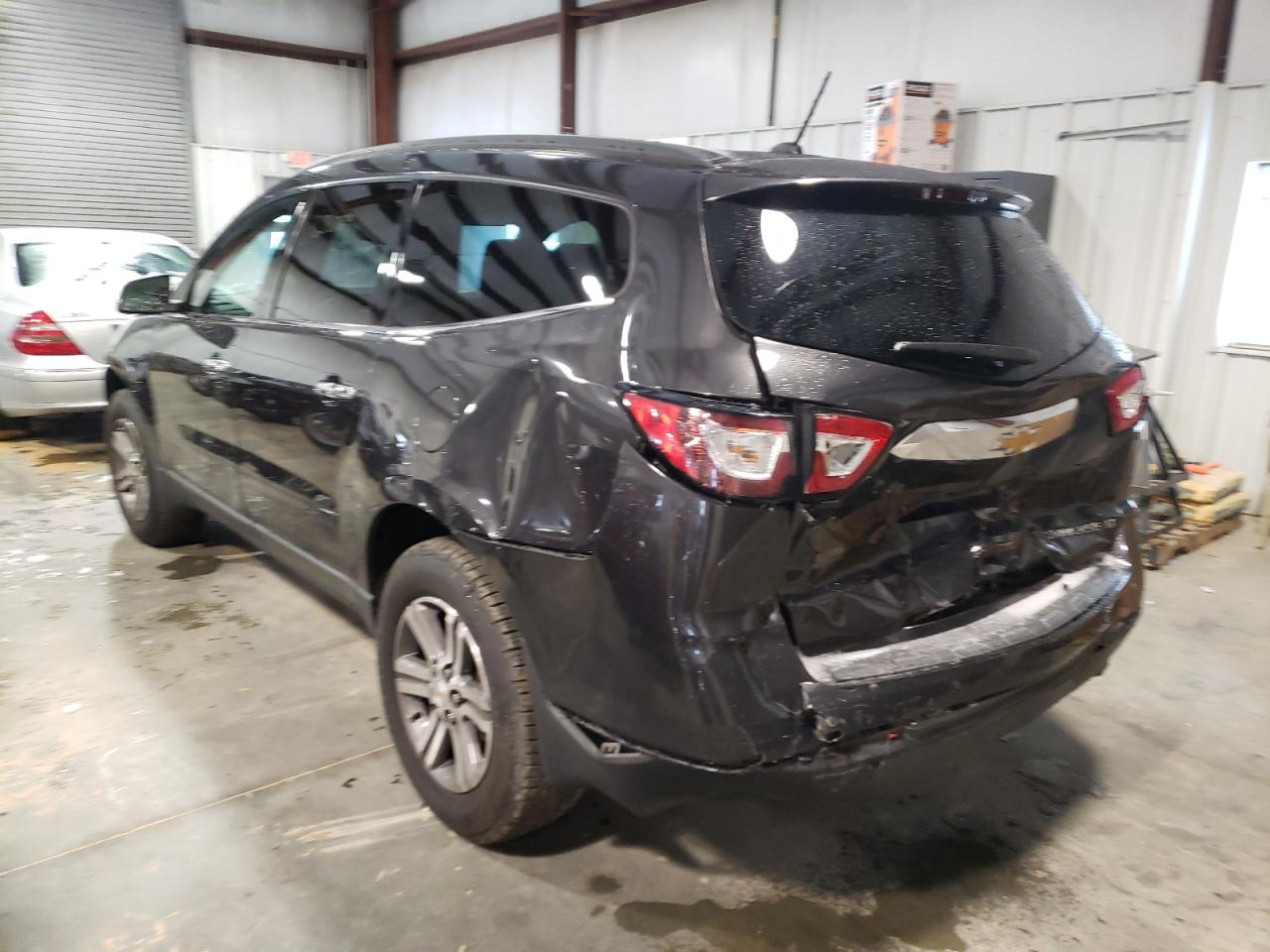 Photo 3 from auction – 2015 CHEVROLET TRAVERSE L with VIN 1GNKRHKD6FJ368089