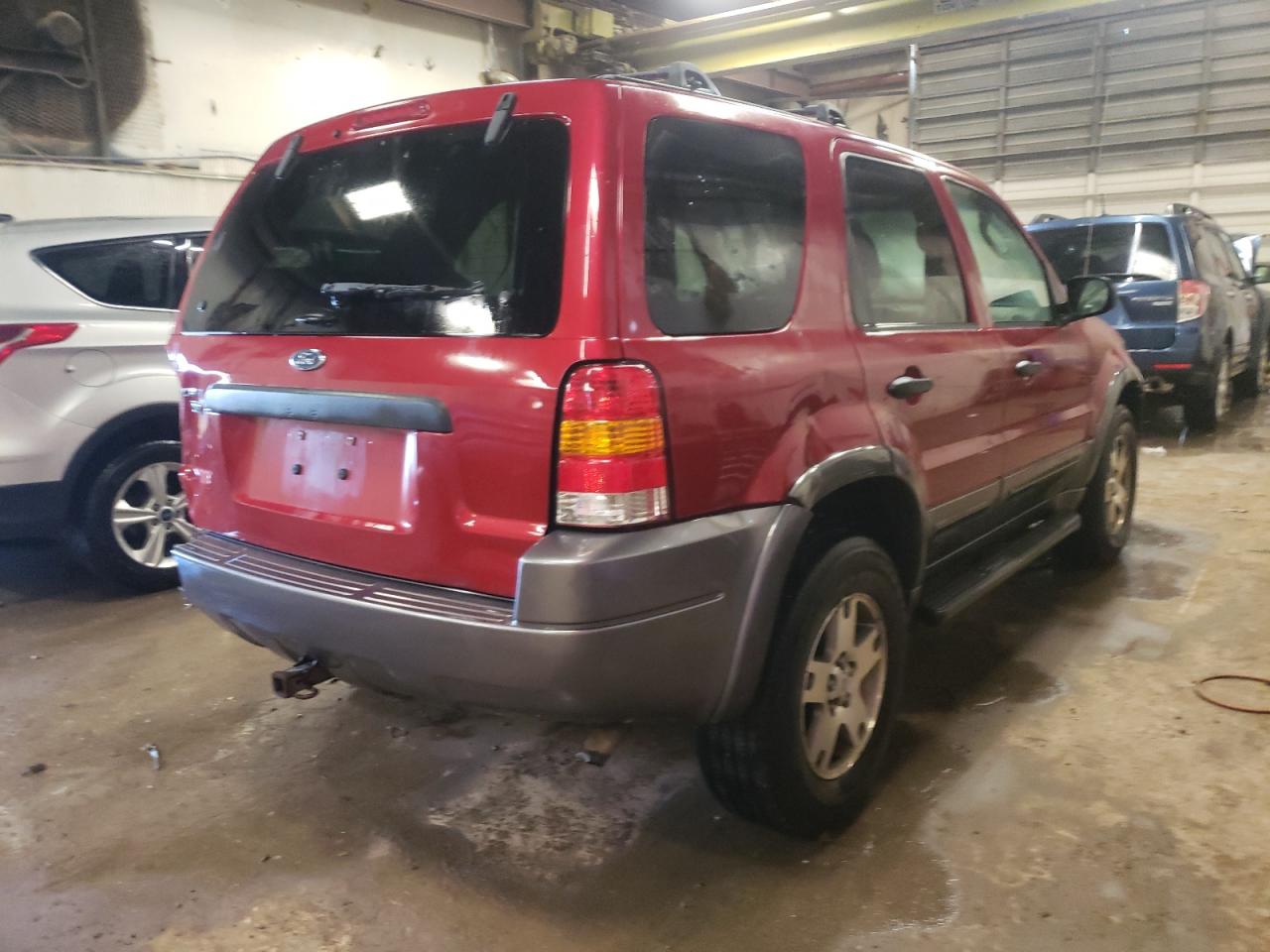 Photo 4 from auction – 2004 FORD ESCAPE XLT with VIN 1FMCU93174KB23178