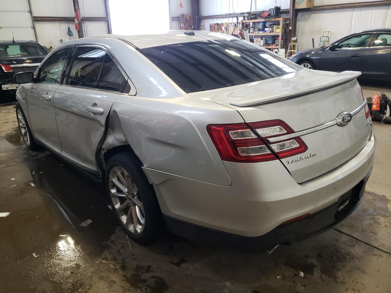 Photo 3 from auction – 2019 FORD TAURUS LIM with VIN 1FAHP2J82KG112412