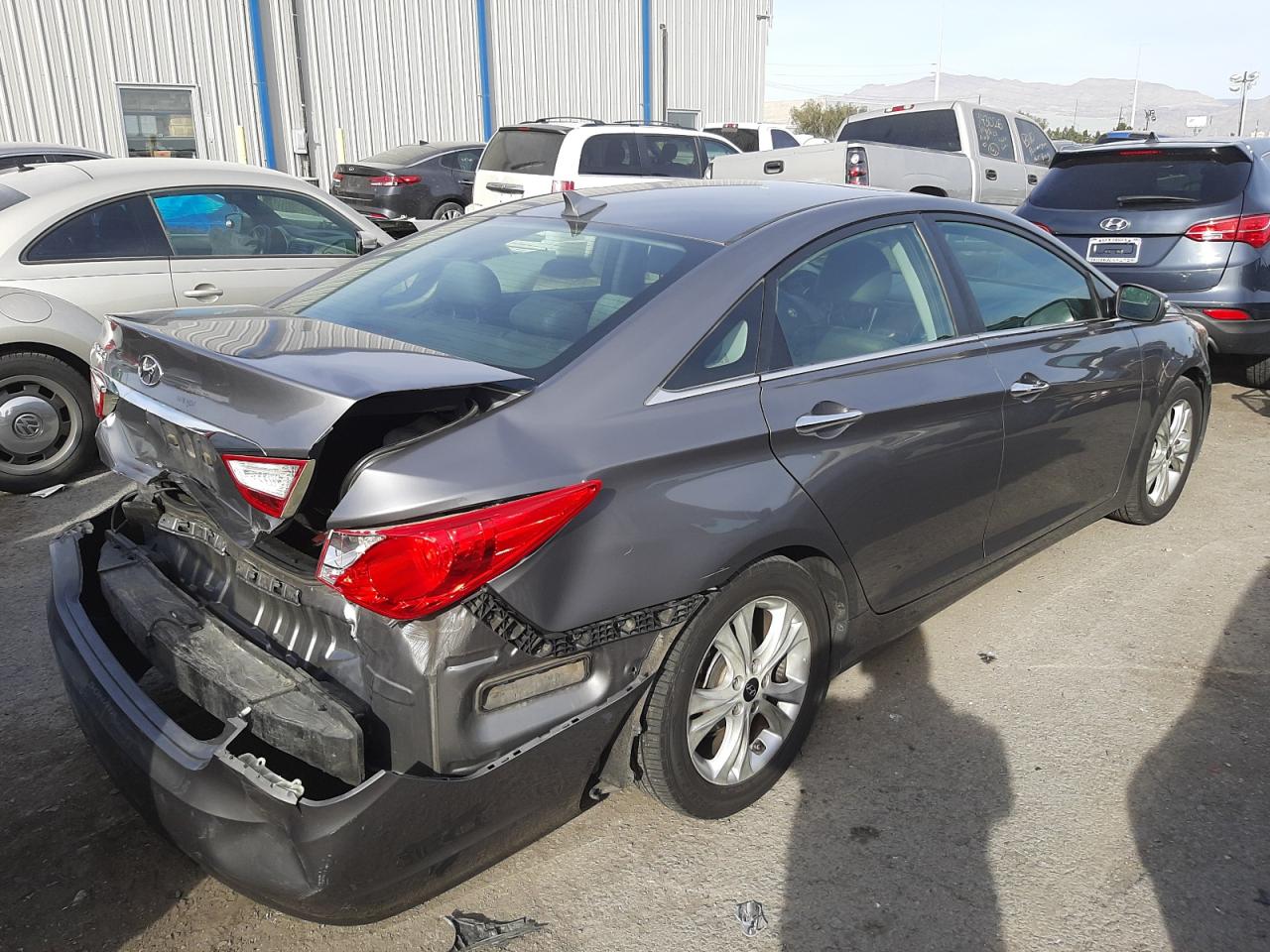 Photo 4 from auction – 2011 HYUNDAI SONATA SE with VIN 5NPEC4AC7BH302842